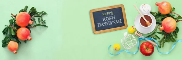 Rosh hashaná (Año Nuevo judío) concepto. Símbolos tradicionales —  Fotos de Stock