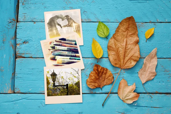 Autumn background with dry leaves and old photo frames — Stock Photo, Image