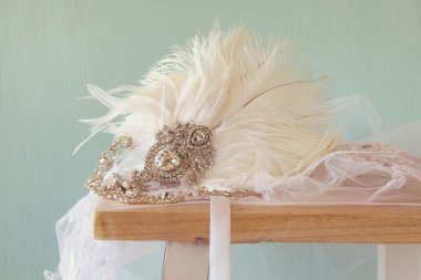 Gatsby tarzı elmas kafa dekorasyon eşarplı