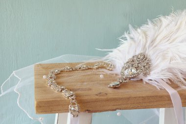 Gatsby tarzı elmas kafa dekorasyon eşarplı