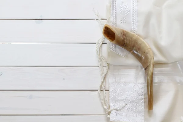 Mantón de oración - Tallit y Shofar (cuerno) símbolo religioso judío . — Foto de Stock