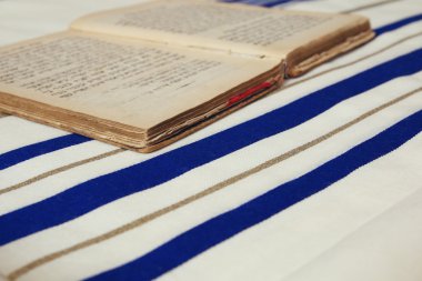 Dua şal - Tallit, Yahudi dini sembolü beyaz