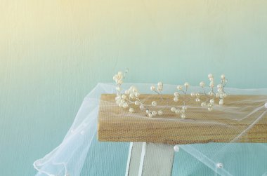 inci taç tuvalet tablo görüntüsü. Filtre uygulanmış ve tonda