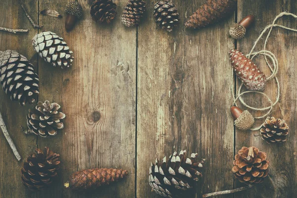 Top view of pine cones on rustic wooden background — Stock Photo, Image