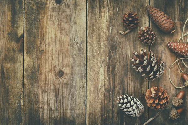 Top view of pine cones on rustic wooden background — Stock Photo, Image