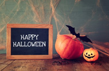 Blackboard yanında tatlı kabak