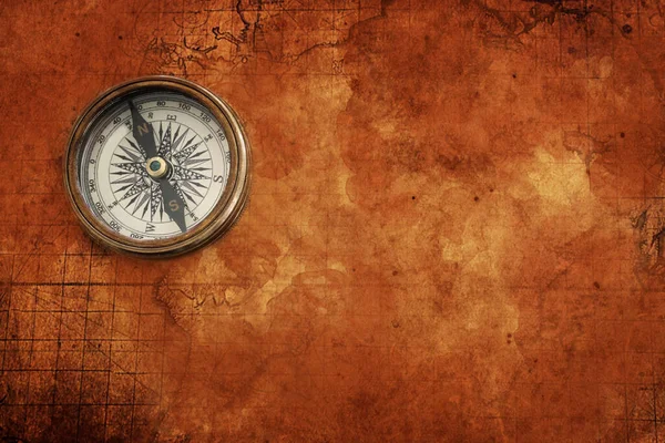 Stary Kompas Nad Antyczną Mapą Widok Góry — Zdjęcie stockowe