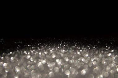 Soyut parıltılı ışıkların arkaplanı. Gümüş ve siyah. & Odaklan