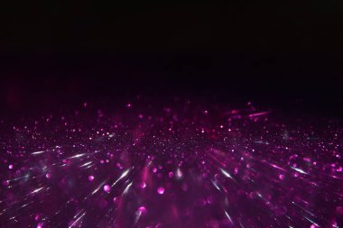 Soyut parıltılı ışıkların arkaplanı. Altın, siyah ve mor. & Odaklan