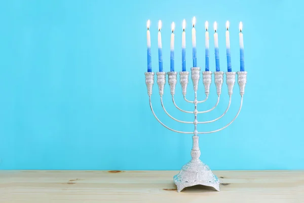 Religijny Obraz Żydowskiego Święta Chanuka Tło Menorą Tradycyjny Kandelabra Świecami — Zdjęcie stockowe