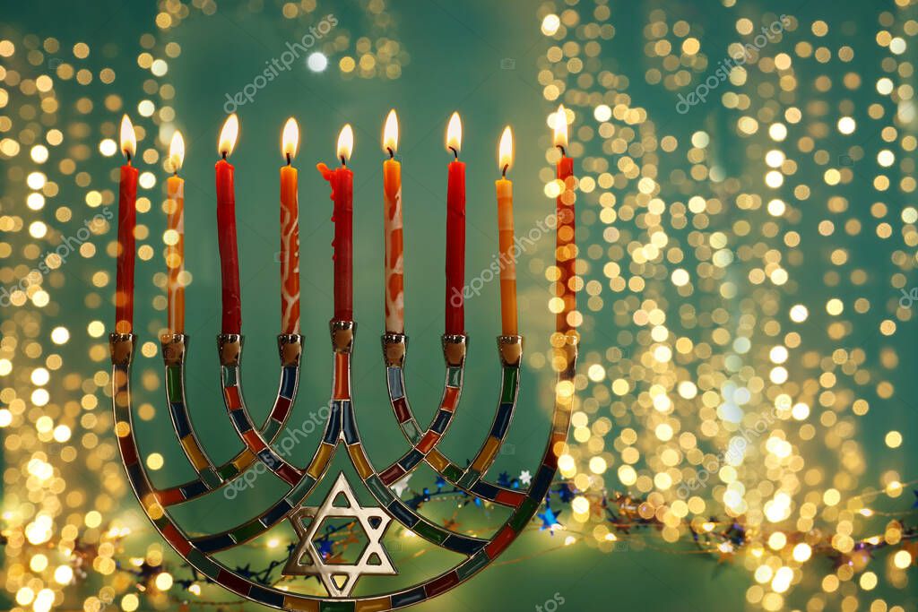 Imagen religiosa de las vacaciones judías fondo de Hanukkah con menorah