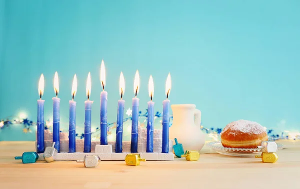 Imagem Feriado Judaico Hanukkah Com Menorah Candelabra Tradicional Rosquinha Dreidel — Fotografia de Stock