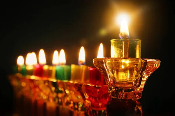 Imagen Vacaciones Judías Fondo Hanukkah Con Menorá Cristal Candelabros Tradicionales —  Fotos de Stock