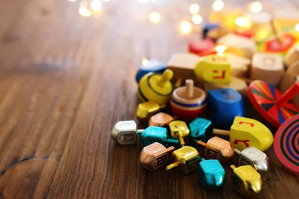 Bandiera Festa Ebraica Hanukkah Con Dreidels Legno Trottola Sfondo Legno — Foto Stock