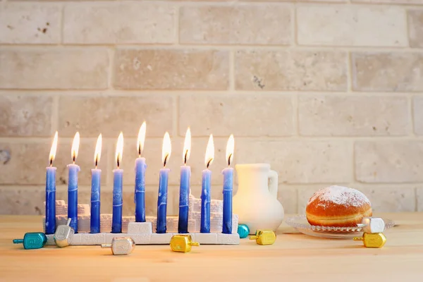 Bild Des Jüdischen Feiertags Chanukka Mit Menora Traditionellem Kandelaber Donut — Stockfoto