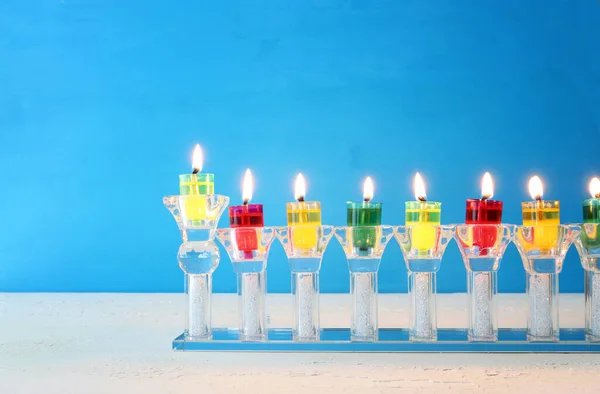 Imagen Vacaciones Judías Fondo Hanukkah Con Menorá Cristal Candelabros Tradicionales —  Fotos de Stock