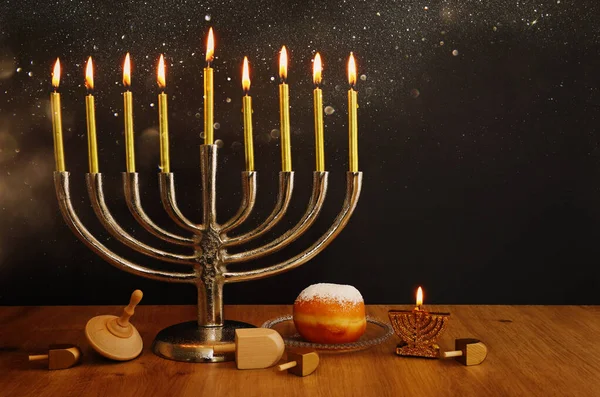 Εικόνα Από Εβραϊκές Διακοπές Hanukkah Μενόρα Παραδοσιακό Candelabra Ντόνατ Και — Φωτογραφία Αρχείου