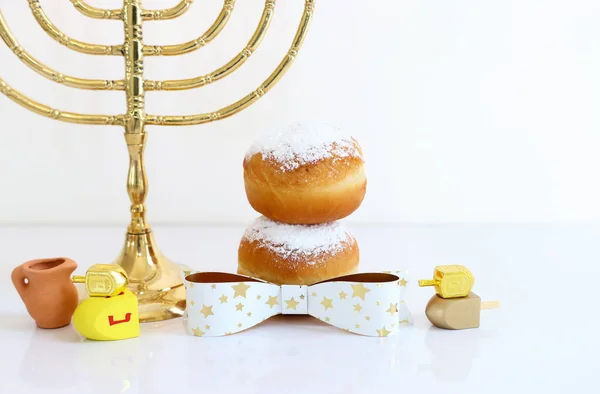 Imagem Feriado Judaico Hanukkah Com Menorah Candelabra Tradicional Rosquinha Dreidel — Fotografia de Stock