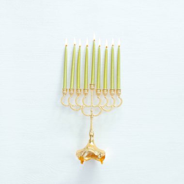 Menoralı Yahudi bayramı Hanuka resmi (geleneksel Candelabra)
