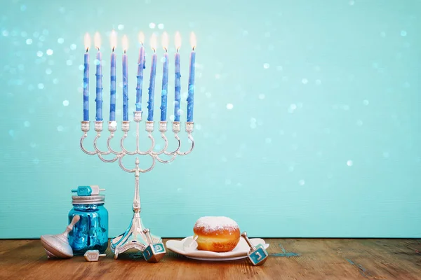 Imagem Feriado Judaico Hanukkah Com Menorah Candelabra Tradicional Rosquinha Dreidel — Fotografia de Stock