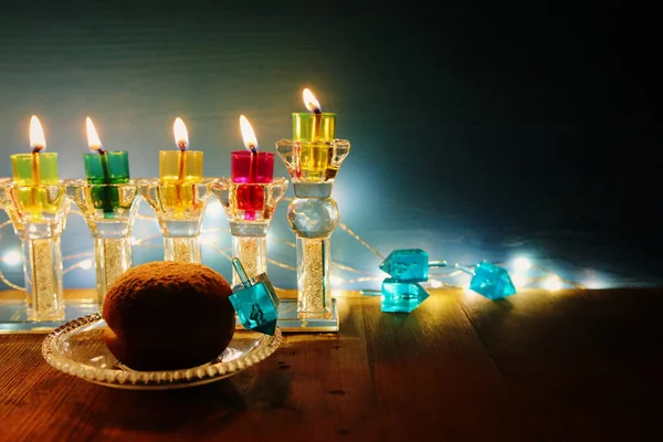 Yahudi Bayramı Arkaplan Resmi Kristal Menorah Geleneksel Şamdan Yağ Mumları — Stok fotoğraf