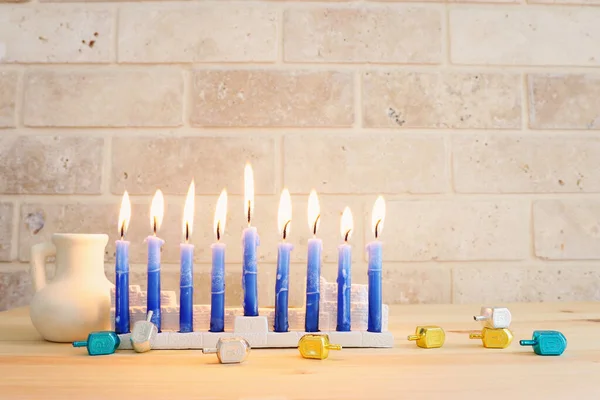 Bild Des Jüdischen Feiertags Chanukka Mit Menora Traditionellem Kandelaber Donut — Stockfoto