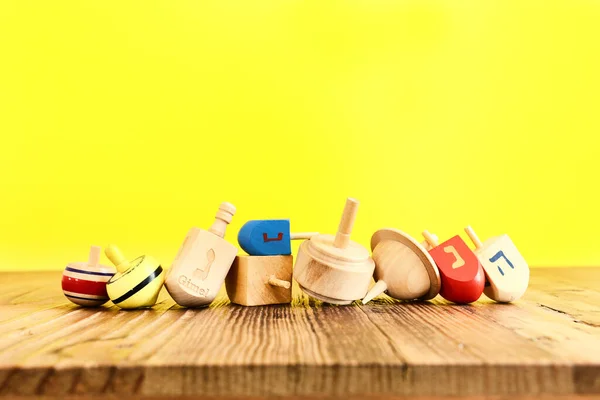 Imagen Vacaciones Judías Hanukkah Con Dreidels Madera Peonza Sobre Fondo —  Fotos de Stock