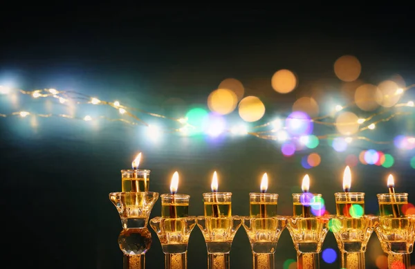 Imagen Vacaciones Judías Fondo Hanukkah Con Menorá Cristal Candelabros Tradicionales — Foto de Stock