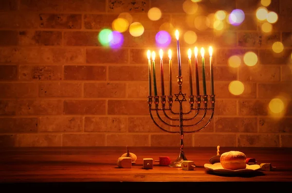 Imagem Feriado Judaico Hanukkah Com Menorah Candelabra Tradicional Rosquinha Dreidel — Fotografia de Stock