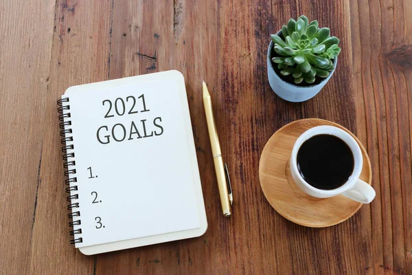 Zakelijk Concept Van Top View 2021 Doelen Lijst Met Notebook — Stockfoto