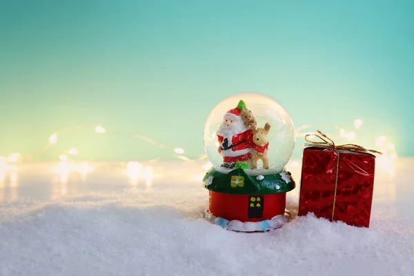 Imagen Bola Cristal Nieve Navidad Con Santa Claus Delante Fondo —  Fotos de Stock