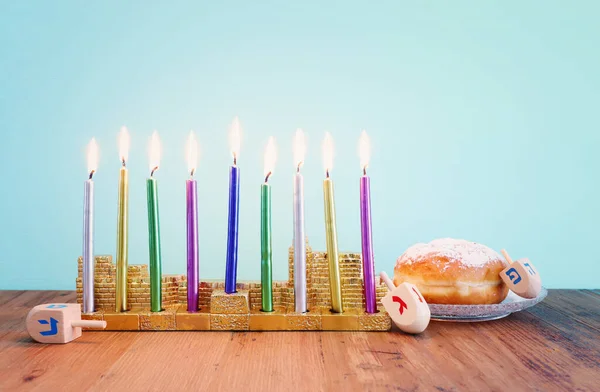 Menoralı Yahudi Bayramı Hanuka Resmi Geleneksel Candelabra Çörek Ahşap Dreidel — Stok fotoğraf