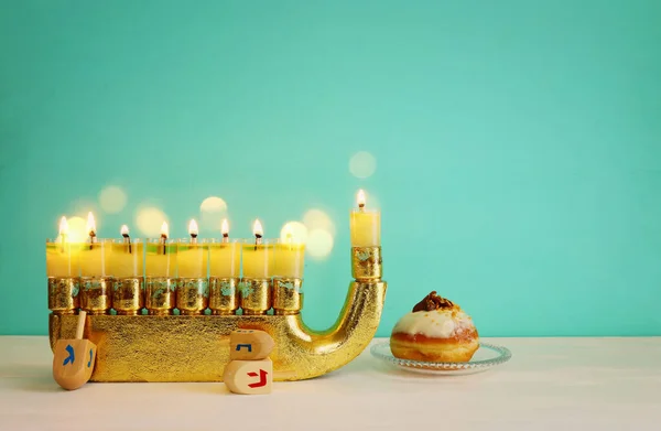 Imagen Fiesta Judía Hanukkah Con Menorah Candelabro Tradicional Donut Dreidel — Foto de Stock