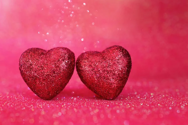 Valentinstag Konzept Rote Glitzernde Herzen Vor Glänzendem Hintergrund — Stockfoto