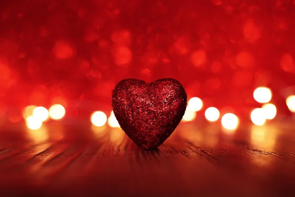 Concepto San Valentín Corazones Rojos Brillantes Sobre Fondo Brillante —  Fotos de Stock