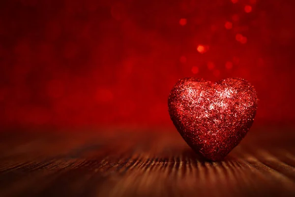 Concepto San Valentín Corazones Rojos Brillantes Sobre Fondo Brillante —  Fotos de Stock