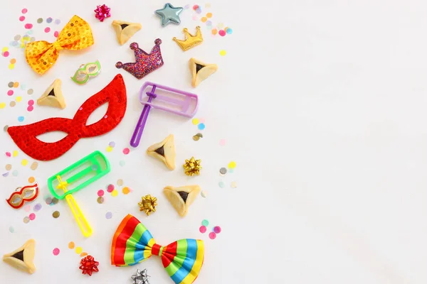 Concepto Celebración Purim Fiesta Carnaval Judío Sobre Fondo Blanco Madera — Foto de Stock