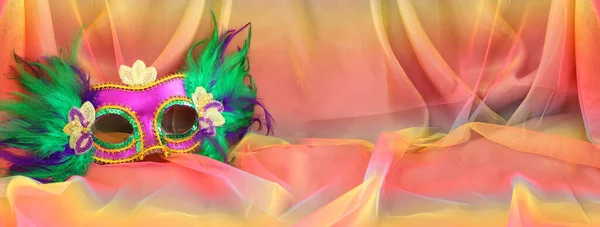 Photo Mardi Gras Purim Mask Colorful Chiffon Background — Stock Photo, Image