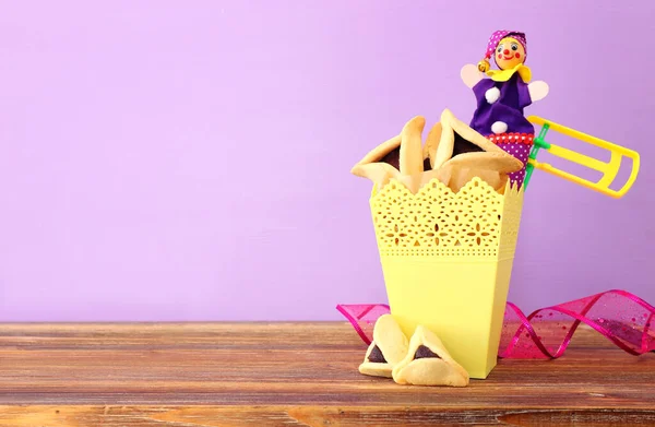 Conceito Celebração Purim Feriado Carnaval Judaico Sobre Mesa Madeira Fundo — Fotografia de Stock