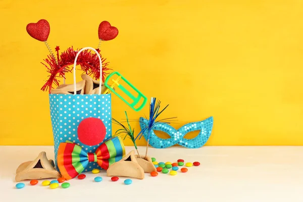 Purim Concepto Celebración Fiesta Carnaval Judío Sobre Fondo Amarillo — Foto de Stock