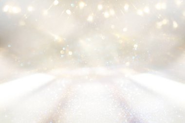 Pırıl pırıl ışıklar arka plan. Gümüş, altın ve beyaz. Odaklanmamış