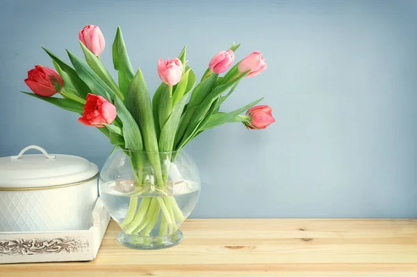 Obrázek Kuchyňského Stolu Tulipány Květiny — Stock fotografie