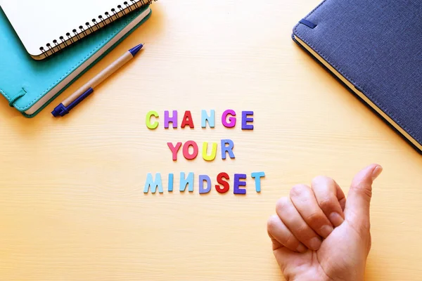 Concept Beeld Met Verandering Van Mindset Tekst Bovenaanzicht Van Kantoortafel — Stockfoto