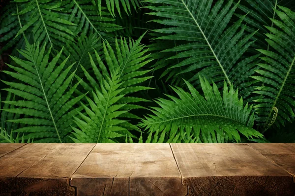 Wooden Table Front Tropical Green Floral Background Product Display Presentation — Stock Photo, Image