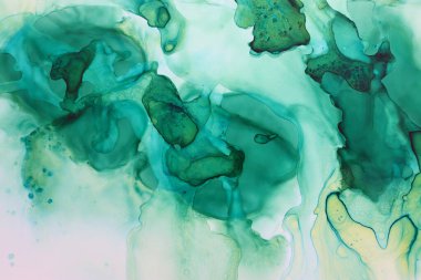 Alkol mürekkebi ve yeşil renklerle soyut sıvı resmin sanat fotoğrafçılığı