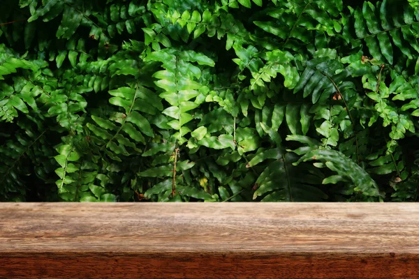 Деревянный Стол Перед Тропическим Зеленым Цветочным Фоном Показа Презентации Продукции — стоковое фото