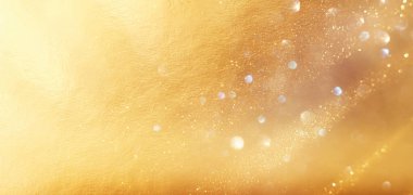 Soyut altın ve gümüş parıltılı ışıkların arkaplanı. Odaklanamadı