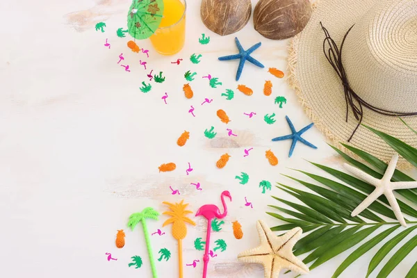 Concepto Náutico Con Hoja Palma Sombrero Playa Cóctel Frui Estrellas — Foto de Stock