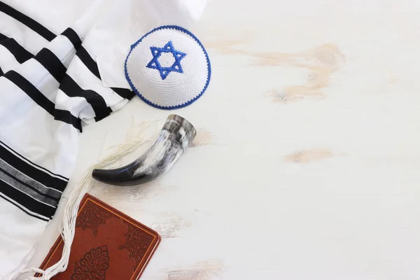 기도서와 보석같은 종교적 Rosh Hashanah 보석같은 Shabbat Yom Kippur — 스톡 사진