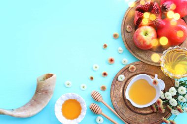 Rosh hashanah (Yahudi Yeni Yıl Tatili) konsepti. Geleneksel semboller